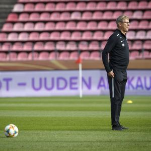 Finlands förbundskapten Markku Kanerva på stadion i Tammerfors. Finlands förbundskapten Markku Kanerva på stadion i Tammerfors.