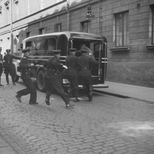 Poliisi on saanut hälytyksen Sofiankadulla Helsingissä 1933.