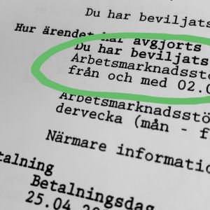 Fpa ger inget besked hur länge man kan få vänta på beslut om arbetsmarknadsstöd. Blankett med besked om att arbetsmarknadsstöd har beviljats av Fpa