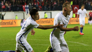 Pyry Soiri spelade fram till Joel Pohjanpalos fullträff i VM-kvalmatchen mot Turkiet. Pyry Soiri och Joel Pohjanpalo firar 2–2-kvitteringen.