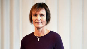 Annika Hitonen har märkt att konflikterna avtagit i hennes klass sedan hon tagit i bruk sina metoder. Porträtt av Annika Hitonen.
