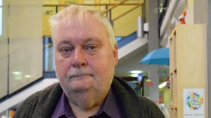Tomy Wass anser att kommunen kunde ha agerat tidigare så att man hade sluppit samarbetsförhandlingar. Tomy Wass, en man med ljust hår och ljus skäggstubb.