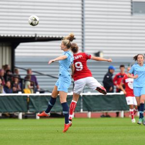 Kemppi spelar i Bristol City. Juliette Kemppi i en match mot Manchester City.