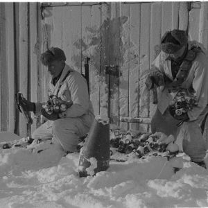 20.2.1940 Suutaria pinotaan Jäniskoskella Lapissa.