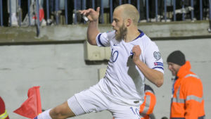 Finlands Teemu Pukki firar ett mål i matchen mot Armenien. Finlands Teemu Pukki firar ett mål i matchen mot Armenien.