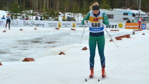 Alexandra Enlund i farten i skidspåren för IF Femman. Alexandra Enlund