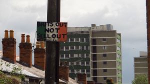 Budskapet är tydligt. Sälj inte ditt hus till protestanterna. Katolskt bostadsområde i Belfast