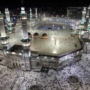Moskén al-Masjid al-Haram i Mecka omger Kaba, muslimernas heligaste plats.