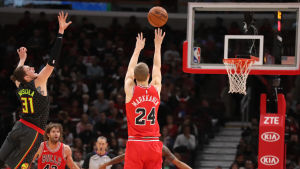 Finländaren har satt många trepoängsskott. Lauri Markkanen, Chicago Bulls 2017.