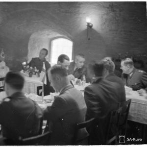Aamiainen Pyöreässä Tornissa ulkolaisille sanomalehtimiehille. Viipuri 22-11-39