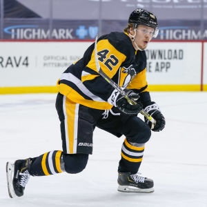Kasperi Kapanen fick titta på då Pittsburgh vände matchen. Kasperi Kapanen fick titta på då Pittsburgh vände matchen.