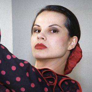 Näyttelijä Niina Nurminen Ilman kavaluutta -tv-sarjassa (1996).