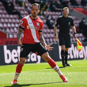 Southamptons anfallsstjärna Danny Ings, som missat många matcher på grund av skada, var tillbaka och stod för 2–2-kvitteringen. Southamptons Danny Ings firar 2–2-kvitteringen.