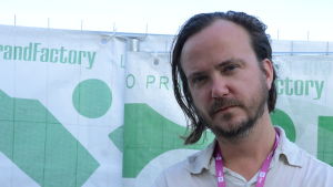 Jori Hulkkonen har bluesen på Flow-festivalen. Varför månne? Jori Hulkkonen på Flow.