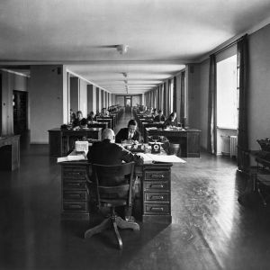 Konttorityöntekijöitä Elannon konttorisalissa 1931.