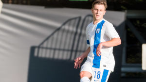 Albion Ademi representerade Finland ännu i U19-landslaget. Albion Ademi.