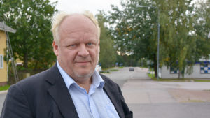 Styrelseordförande Jari Kettunen. Arkivbild. jari kettunen styrelseordförande för akilles bandy på en gata