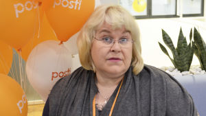 Alla kunder kan inte få hemvård prick klockan åtta konstaterar Carina Sundell. Carina sundel, serviceansvarig för postens hemtjänst i nyland
