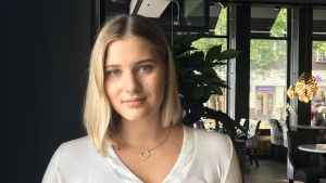 Theresa Segercrantz studerar juridik och jobbar vid sidan av studierna. Theresa Segercrantz studerar juridik och jobbar vid sidan av studierna.