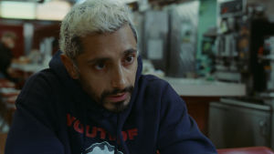 Riz Ahmed Sound of Metal -elokuvassa. Näyttlijä, muusikko Riz Ahmed elokuvassa Sound of Metal