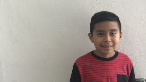 William säger att han skyddar sin mamma genom att säga åt myndigheterna att de ska lämna mamman i fred för att hon inte gjort sig skyldig till något brott. William, 12 år, är barn till papperslösa invandrare.