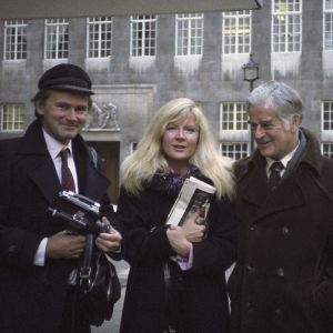 Lars sekä Aila Svedberg ja Edward Taylor Lontoossa vuonna 1983.