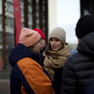 Pääministeri Sanna Marin tapaa ihmisiä Oulun Rotuaarillla
