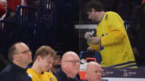Lias Andersson kastade upp sin medalj på läktaren. Lias Andersson vid JVM 2018.