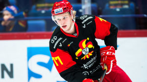 I Jokerit har Eemeli Räsänens utveckling stampat på stället. Eemeli Räsänen i Jokerits tröja.