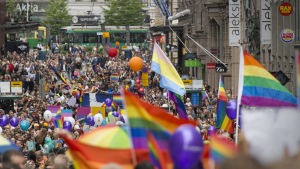 Ifjol deltog nästan 100 000 människor i Prideparaden i Helsingfors. Pride Helsinki 2018
