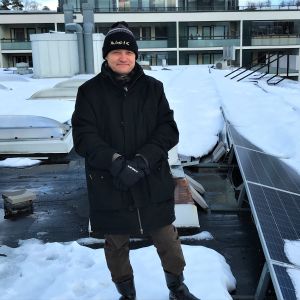 Mika Koskinen på Kvisbacka köpcentrums tak