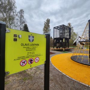 brand vid lekpark.