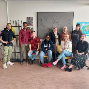 En gruppbild av nio elever vid Optima i Jakobstad 