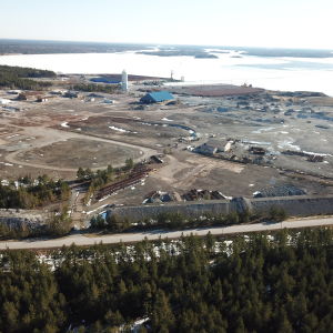 En bild på ett industriområde. Bilden är tagen från luften.