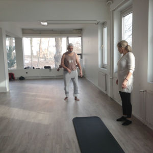 Fight Backs träningssal i Åbo. Jaswinder Jhutti och Ann-Christine Jansson-Jhutti tränar