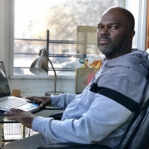 Ex-fången Wesley Caines i sitt hem i Bronx, New York.