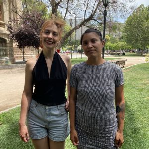 Emilia Larenas Selander och Mikaela Gallegos Gauding efterlyser öppenhet i beslutefattandet Demonstrationer i Santiago, Chile