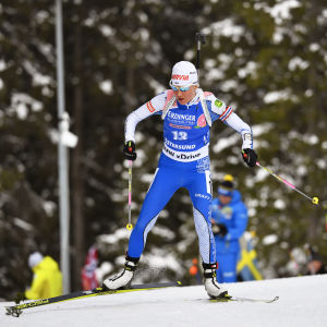 Kaisa Mäkäräinen i skidspåret under tisdagens tävling. Kaisa Mäkäräinen under tisdagens tävling.