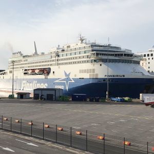 Finnlinesin Finnsirius-alus Naantalin satamassa.