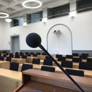 Vaasan valtuustosali tyhjillään.