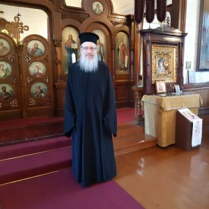 Harry Fagerlund står inn i den ortodoxa kyrkan i Hangö.