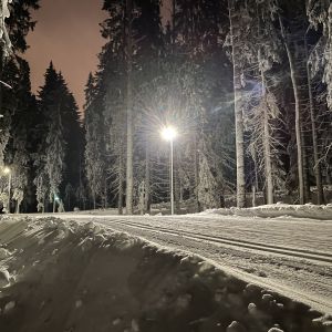 Ett belyst skidspår
