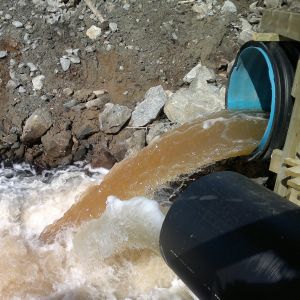 Avfallsvatten från Talvivaaragruvan.