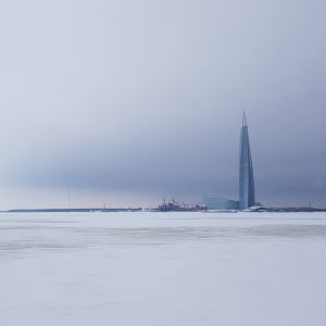 Under isen i Finska viken är vattnet allvarligt förorenat av mikroplast.