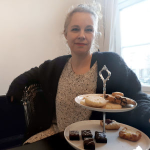 Sara Stridsberg och intervjusituationens småbrödsamling. Sara Stridsberg 2019.