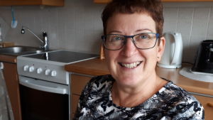 Helga Rajala flyttade från Esbo till Vasa och beslöt sig för att skaffa vänner på den nya orten. Sagt och gjort, idag har hon skapat sig en vänkrets som hon aktivt umgås med. helga rajala