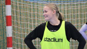 Ellen Voutilainen är glad över att en finländsk spelare har slagit igenom på allvar i Sverige. Ellen Voutilainen i Skuru IK hösten 2018.