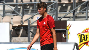 Joel Mattsson tror att risken för muskelskador är större den här säsongen på grund av matchtakten. Joel Mattsson under HIFK:s träning 2020.
