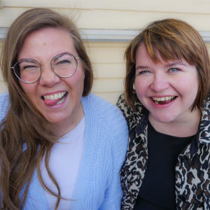 Tiia Rantanen ja Anna Karhunen, Kaverin puolesta kyselen -podcastin tekijät.