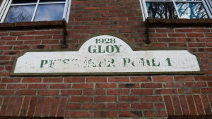 1928 ändrades namnet till Peissener Pohl, men man kan fortfarande skymta de gamla namnet Gaststätte Waidmannsruh under det nya namnet Peissener Pohl. Den forna restaurangen Gaststätte Waidmannsruh. Det gamla namnet syns under det nya.